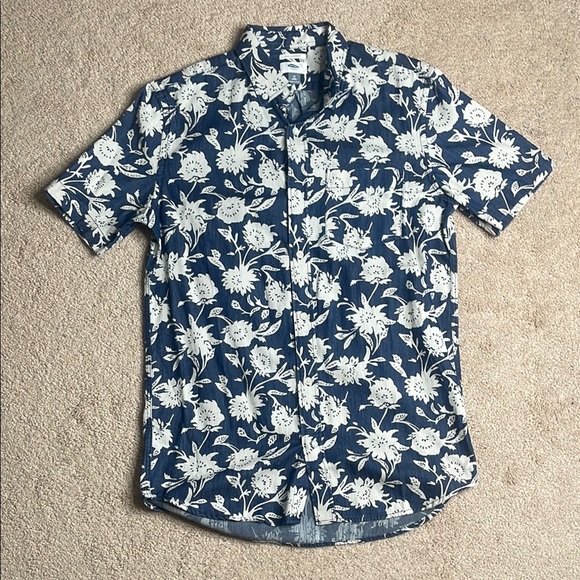 Old Navy Blue and White Floral Casual Button Down Shirt - Picture 1 of 4